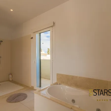 Villa - 218261