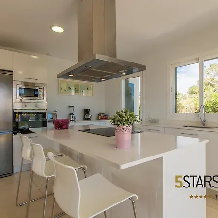 - 218261 Villa Alcudia (Mallorca)